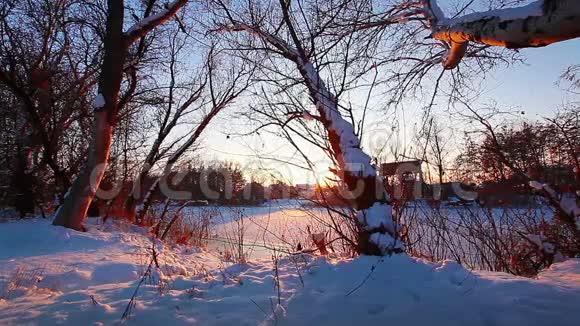 河景夕阳西下慢动作视频的预览图