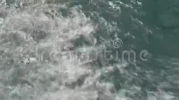 乘船旅行离开峡谷视频的预览图