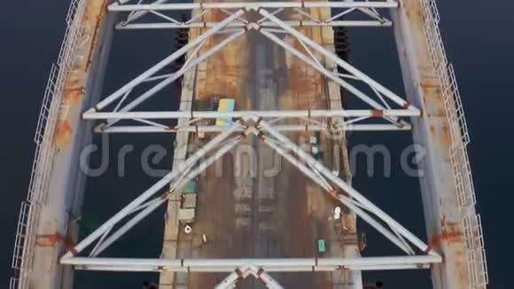 桥梁正在施工中波迪尔斯科沃斯克雷斯基大桥波迪尔斯基地铁大桥高空俯视图视频的预览图