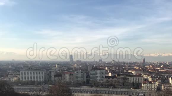 51219意大利都灵从卡布奇尼山观光中心俯瞰都灵城全景视频的预览图