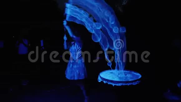 肥皂泡以蓝色突出显示视频的预览图