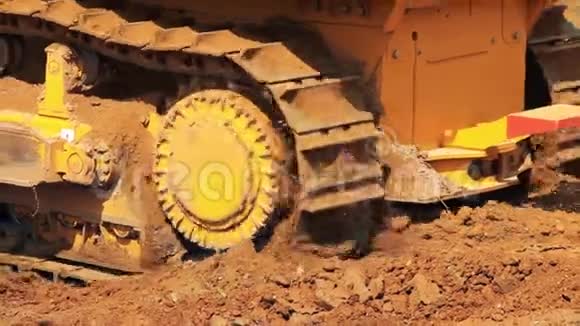 移动推土机的钢毛虫采矿业重型机械视频的预览图
