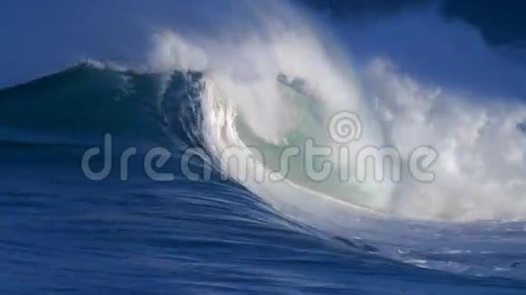 巨大的波浪视频的预览图
