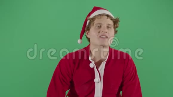 愤怒的成年人圣诞老人侮辱视频的预览图
