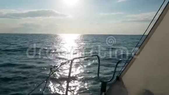 在黑海驶向太阳视频的预览图