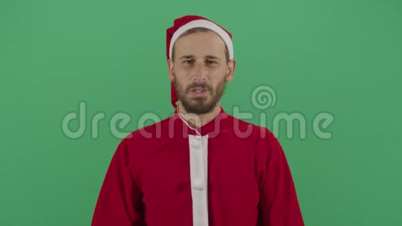 成年男子圣诞老人拍打他的额头视频的预览图