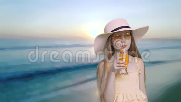 优雅的少女饮橙汁海洋背景视频的预览图