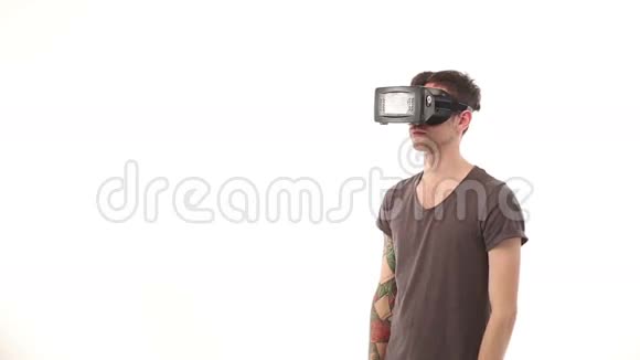 带有VR的人盒子视频的预览图