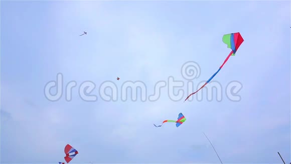 天空上的风筝视频的预览图