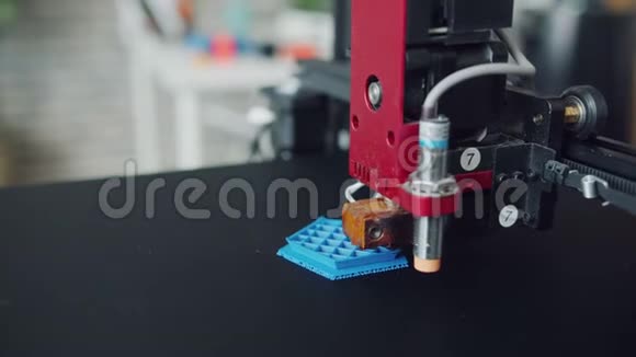 实验室三维打印机三维塑料模型的研制视频的预览图