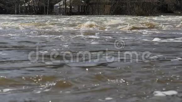 冬天后河水泛滥视频的预览图