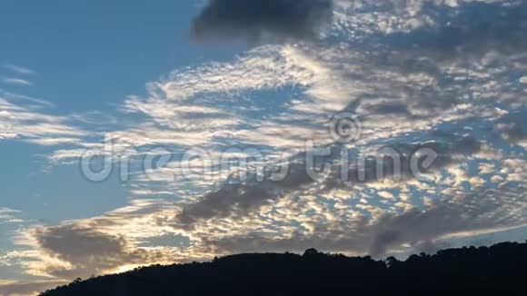 泰国普吉岛的天空和云层日落或日出的4视频的预览图