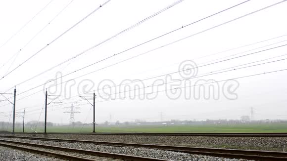 火车高速通过视频的预览图