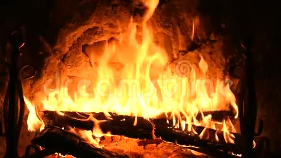 壁炉燃烧的火视频的预览图