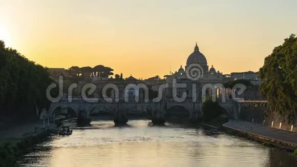 意大利罗马梵蒂冈城邦和提伯河日落景色视频的预览图