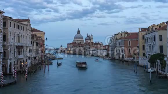 意大利威尼斯城的黄昏天际线视频的预览图