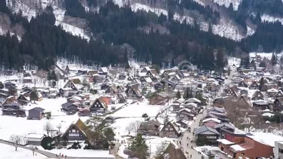 日本岐阜市白拉卡瓦古村冬季视频的预览图