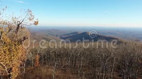 4贾斯珀沦陷期间格鲁吉亚南部的空中瀑布景观视频的预览图