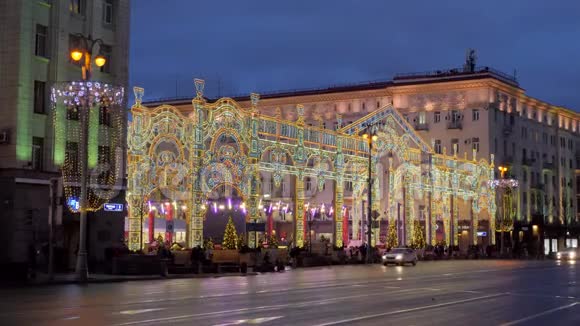 俄罗斯莫斯科圣诞街照亮了这座城市视频的预览图
