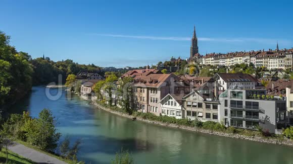 伯尔尼城市天际线与瑞士伯尔尼老城的景色视频的预览图