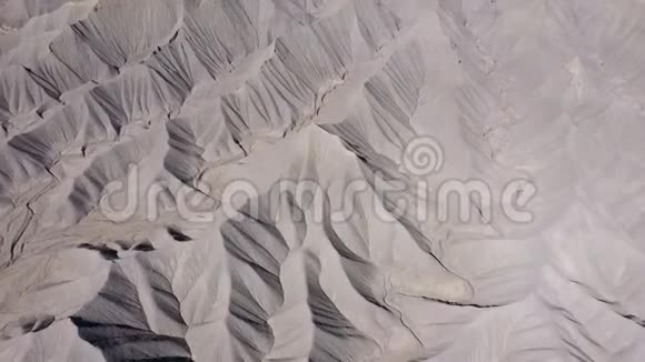 峡谷谷空气底上翻钢灰泥岩岩石厂视频的预览图