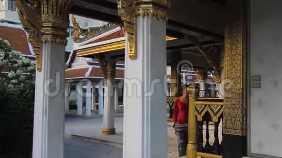 在曼谷的佛寺散步视频的预览图
