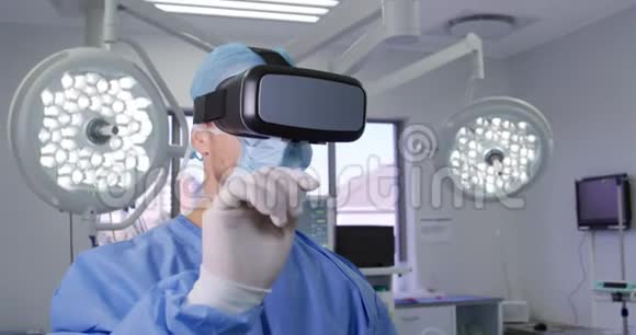 使用VR在医院工作的医务专业人员视频的预览图