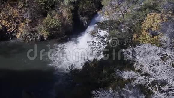 佐治亚州塔卢拉峡谷6K放大一个大瀑布在塔卢拉河视频的预览图
