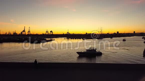 瓦伦西亚港的风景日落视频的预览图
