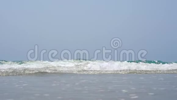 泰国Rayong沙滩海浪景观视频视频的预览图