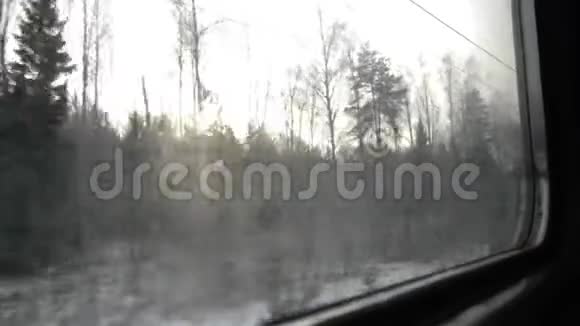 冬季列车从窗口观看高比特率视频的预览图