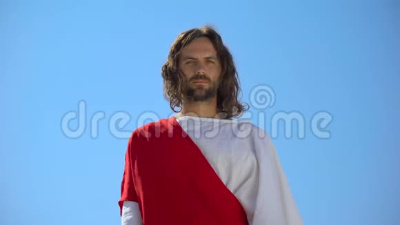 耶稣伸臂对着镜头宽恕罪人伸出援手施舍视频的预览图