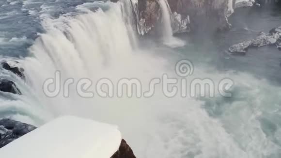 去冰岛瀑布鸟瞰视频的预览图