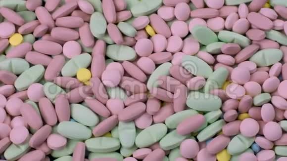 许多色彩鲜艳的抗生素药物抗生素药片都是特写镜头视频的预览图