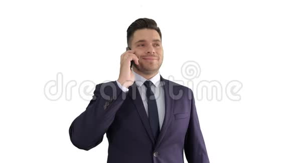 微笑的年轻商人有一个电话与他的手机在白色背景视频的预览图