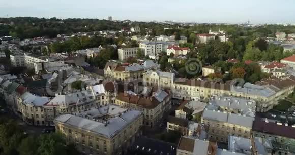 空中基辅乌克兰利沃夫老城拉图什市政厅视频的预览图