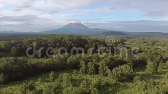 美丽的早晨火山景色视频的预览图