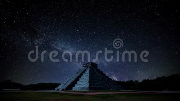 星光之夜的玛雅金字塔视频的预览图