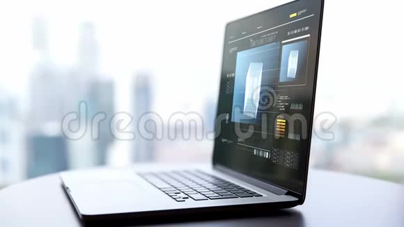 带有屏幕虚拟投影的笔记本电脑视频的预览图