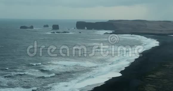 冰岛风景黑沙滩黄昏视频的预览图