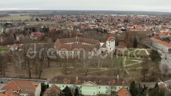 匈牙利萨瓦尔城堡鸟瞰图视频的预览图