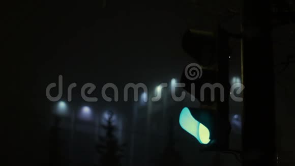 城市夜景灯光背景上的灯光视频的预览图