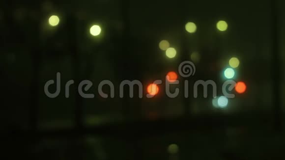夜间城市灯光模糊背景抽象视频的预览图