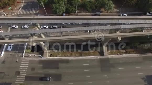 高空俯视交通堵塞巴西圣保罗市视频的预览图