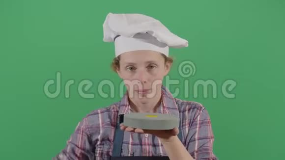 女厨师磨刀视频的预览图