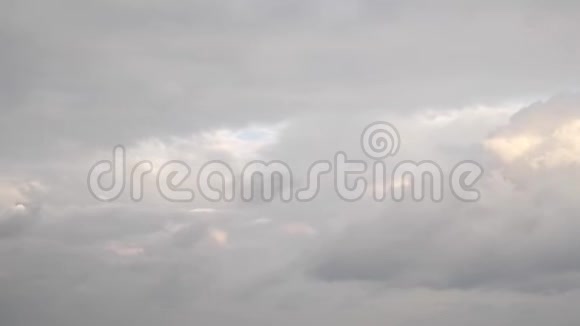 漂浮的灰色云视频的预览图