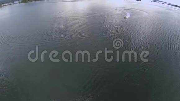 荷兰岛度假村摩托艇骑行视频的预览图