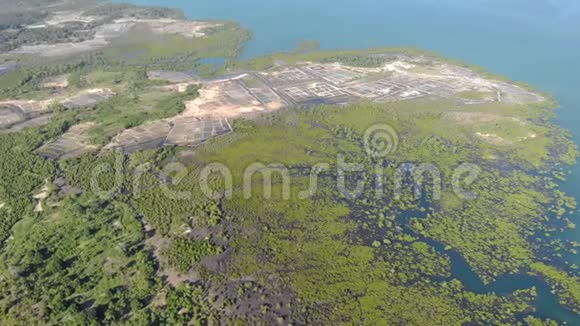 坦桑尼亚桑给巴尔群岛姆康盖尔附近东潘巴岛水域海岸线鸟瞰图视频的预览图
