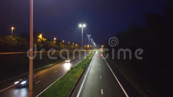 夜间高速公路视频的预览图