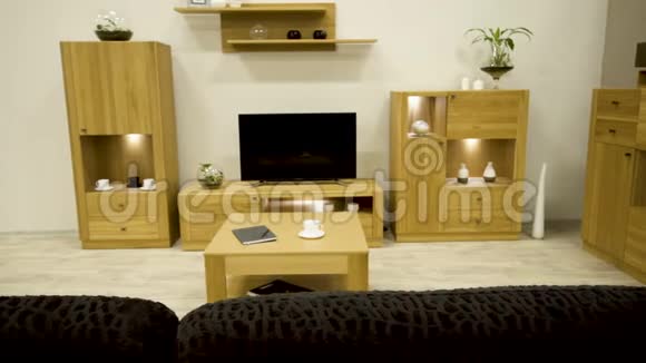 时尚的客厅一堆木头耐用的把手和家具铰链视频的预览图